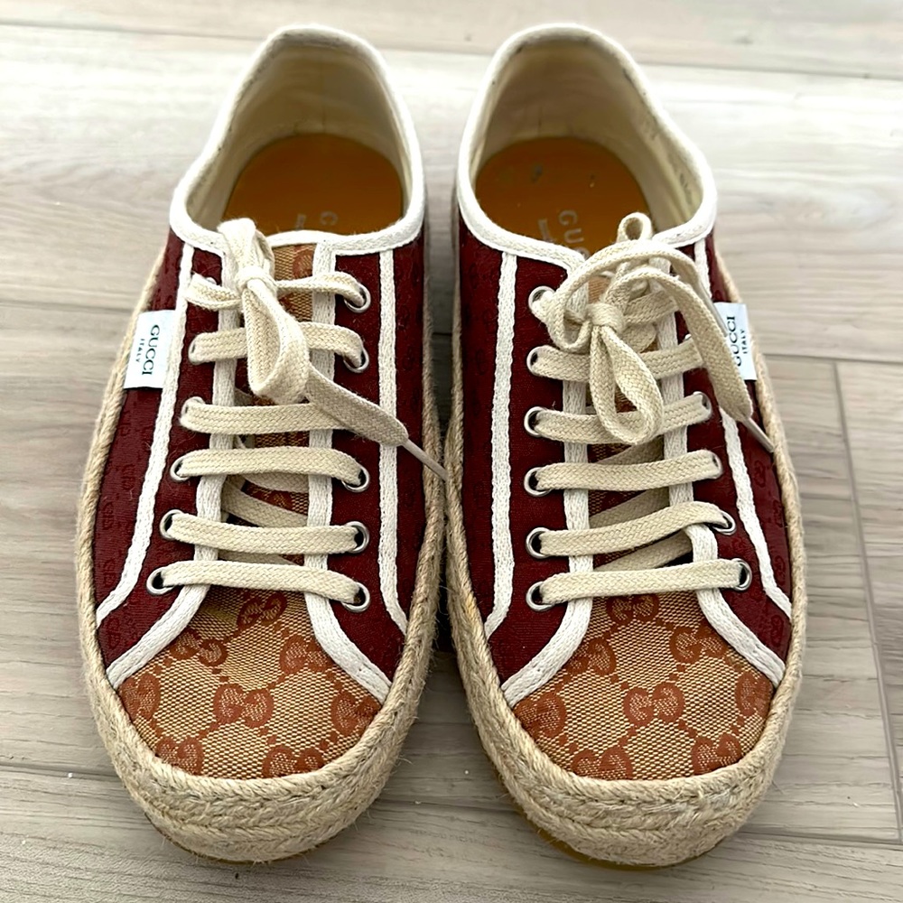 Gucci Shoes Size 8 slightly used, perfect condition. Authentic